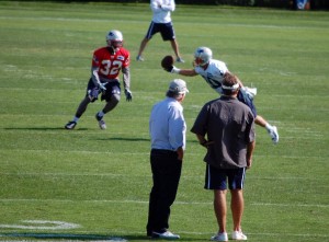 Danny Amendola grabs a one-handed catch in front of Bill Belichick and Robert Kraft. (SBalestrieri photo)