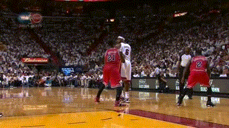 LeBron-James-Behind-the-Back-Pass-to-Ray-Allen-Lay-Up.gif