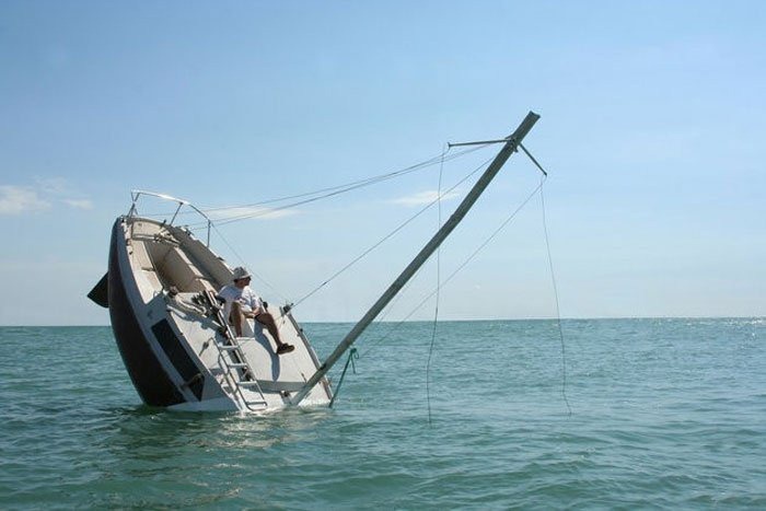 sinking-boat%20(9)%5B2%5D.jpg