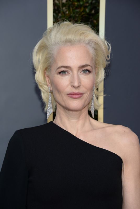 gillian-anderson-at-75th-annual-golden-globe-awards-in-beverly-hills-01-07-2018-9_thumbnail.jpg