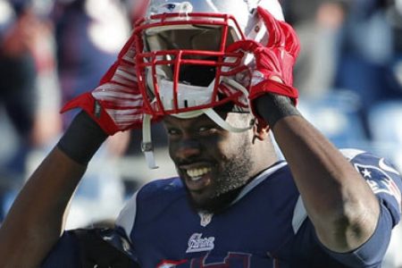 VIDEO: Chandler Jones has good hands
