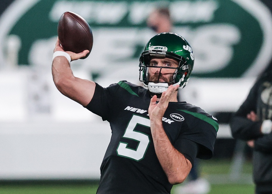 Nov 9, 2020; East Rutherford, New Jersey, USA; New York Jets quarterback Joe Flacco (5) warms up before his game against the New England Patriots at MetLife Stadium. Mandatory Credit: Vincent Carchietta-USA TODAY Sports
