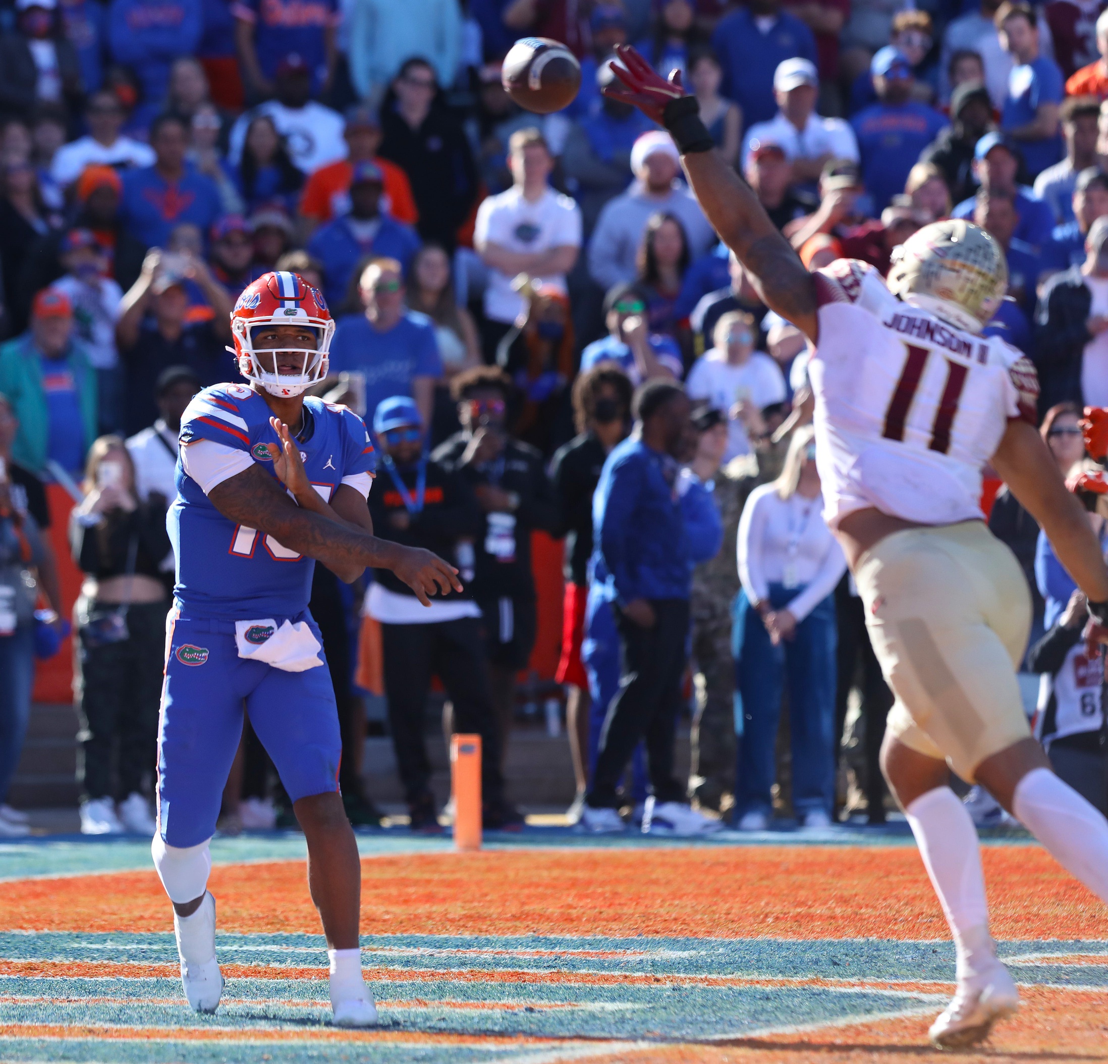 Florida Gators quarterback Anthony Richardson (15) throws the ball over the outstretched hand of defender Florida State Seminoles defensive end Jermaine Johnson II (11) during a game against Florida State University at Ben Hill Griffin Stadium in Gainesville Fla., Nov. 27, 2021.

Flagi 112721 Ufvfsu Fb 32