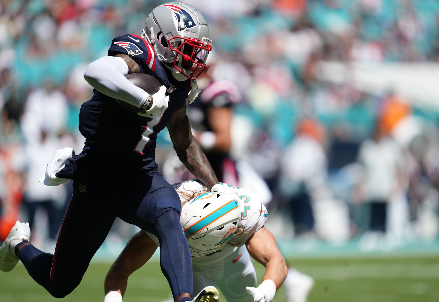 New England Patriots wide receiver DeVante Parker (1) tries to elude the tackle of Miami Dolphins linebacker Andrew Van Ginkel (43) during the first half of an NFL game at Hard Rock Stadium in Miami Gardens, Sept. 11, 2022.

PATRIOTS 1