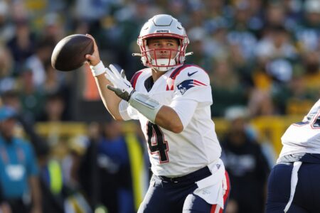 Rookie QB Zappe Tasked With Trying to Prevent Patriots' Third-Straight Loss