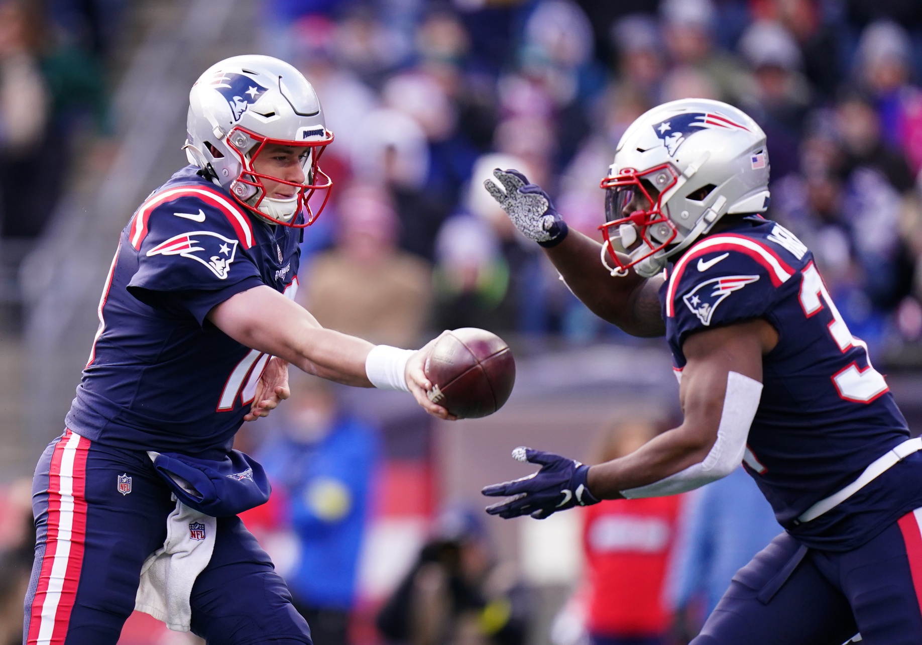 Nov 20, 2022; Foxborough, Massachusetts, USA; New England Patriots quarterback Mac Jones (10) hands off the ball against the New York Jets in the first quarter at Gillette Stadium. Mandatory Credit: David Butler II-USA TODAY Sports