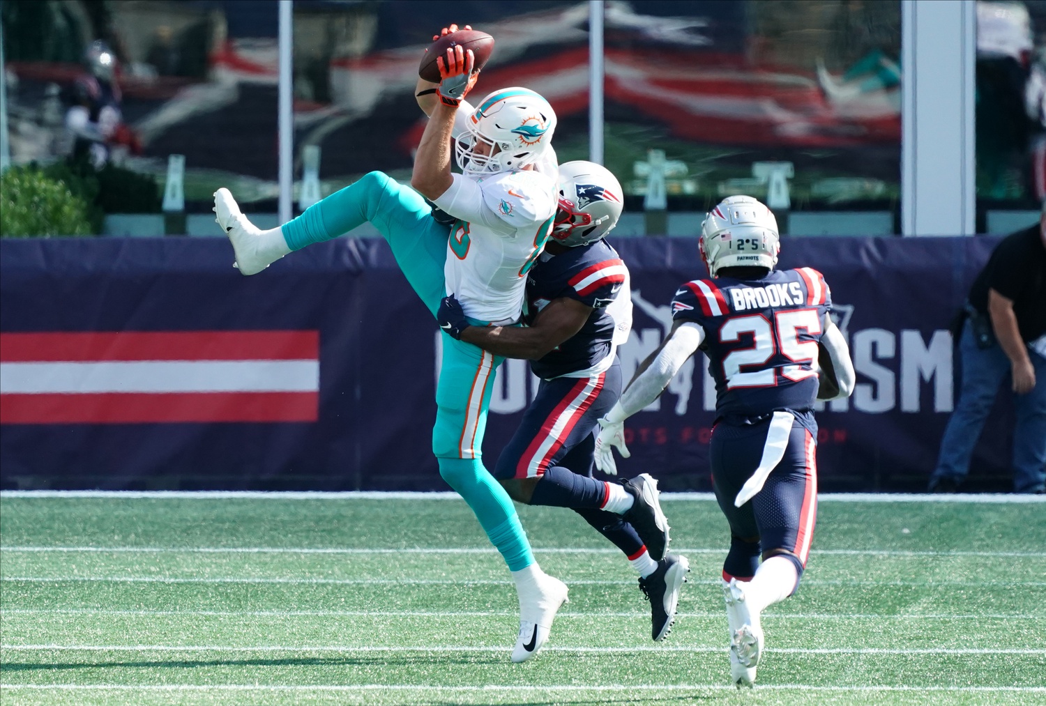 Sep 13, 2020; Foxborough, Massachusetts, USA; Miami Dolphins tight end Mike Gesicki (88) makes the catch against the New England Patriots at Gillette Stadium. Mandatory Credit: David Butler II-USA TODAY Sports