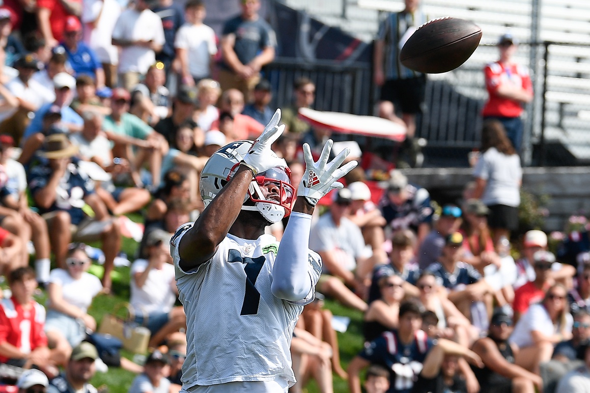 Jul 26, 2023; Foxborough, MA, USA; New England Patriots wide receiver JuJu Smith-Schuster (7) makes a catch during training camp  at Gillette Stadium. Mandatory Credit: Eric Canha-USA TODAY Sports
