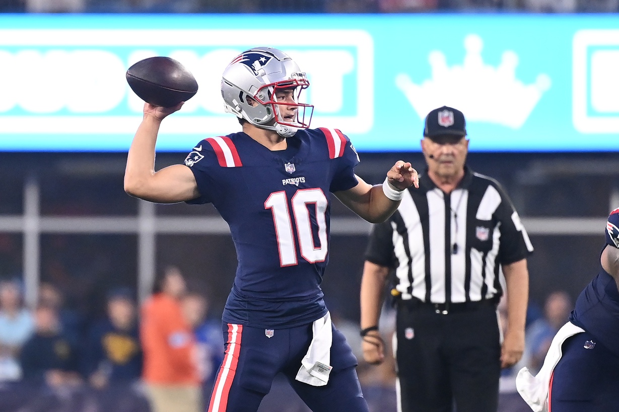 Aug 15, 2024; Foxborough, MA, USA; New England Patriots quarterback Drake Maye (10) throws a pass against the Philadelphia Eagles during the first half at Gillette Stadium. Mandatory Credit: Eric Canha-USA TODAY Sports