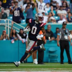 Vrabel Offers Non-Update on Christian Gonzalez Extension Talks