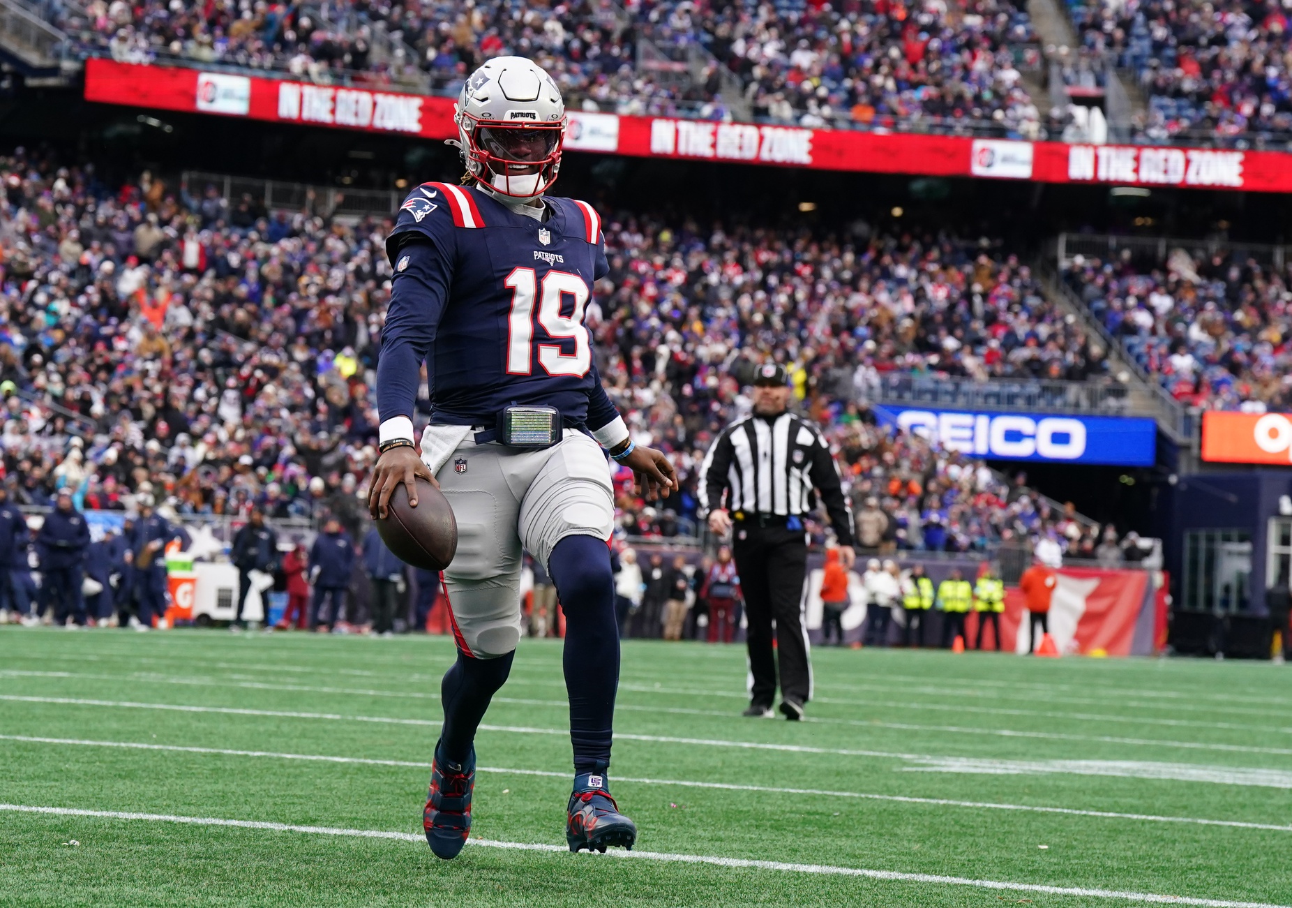 Jan 5, 2025; Foxborough, Massachusetts, USA; New England Patriots quarterback Joe Milton III (19) runs the ball for a touchdown against the Buffalo Bills in the first quarter at Gillette Stadium. Mandatory Credit: David Butler II-Imagn Images