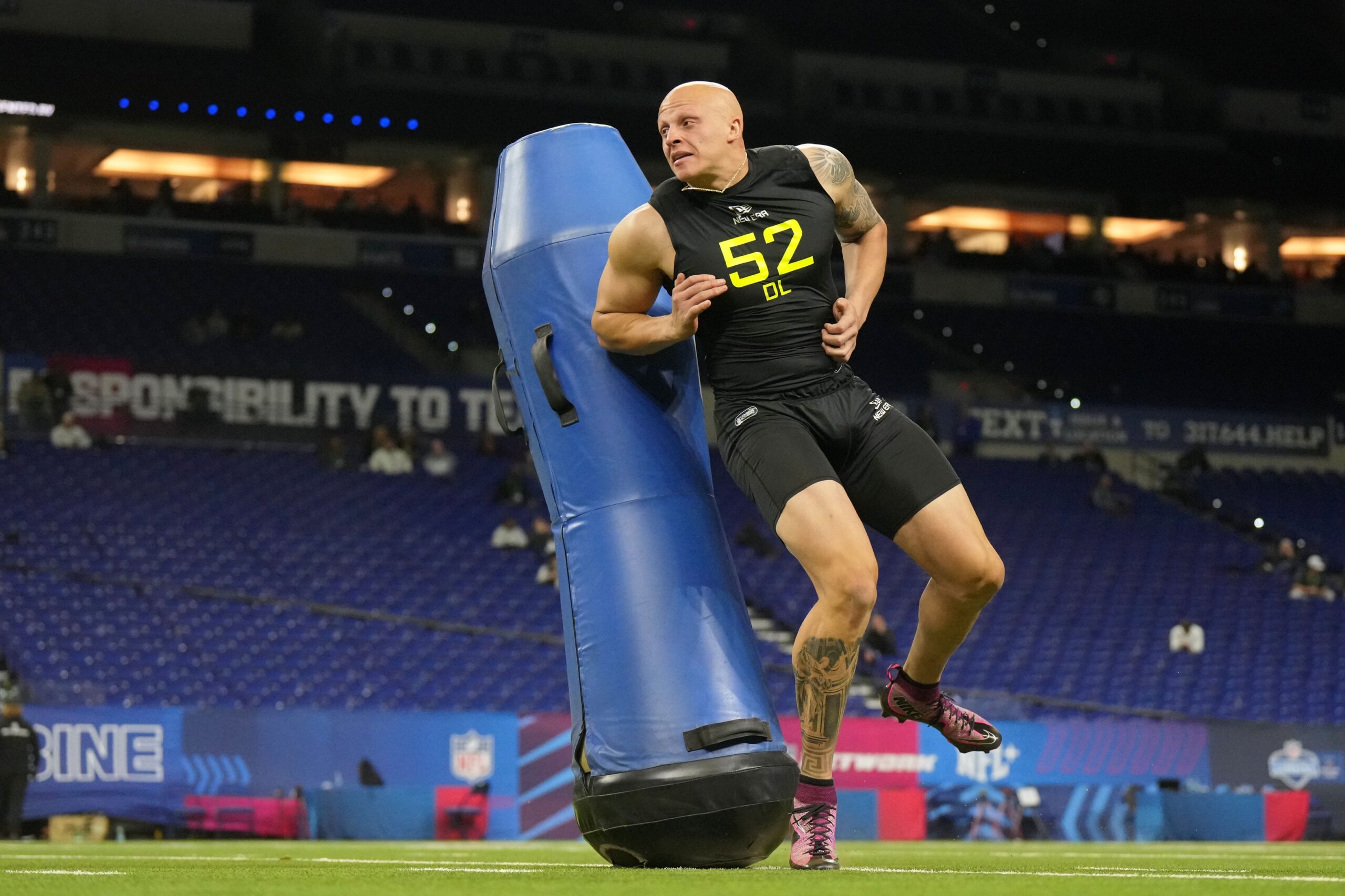 Feb 27, 2025; Indianapolis, IN, USA; Arkansas defensive lineman Landon Jackson (DL52) participates in drills during the 2025 NFL Combine at Lucas Oil Stadium. Mandatory Credit: Kirby Lee-Imagn Images