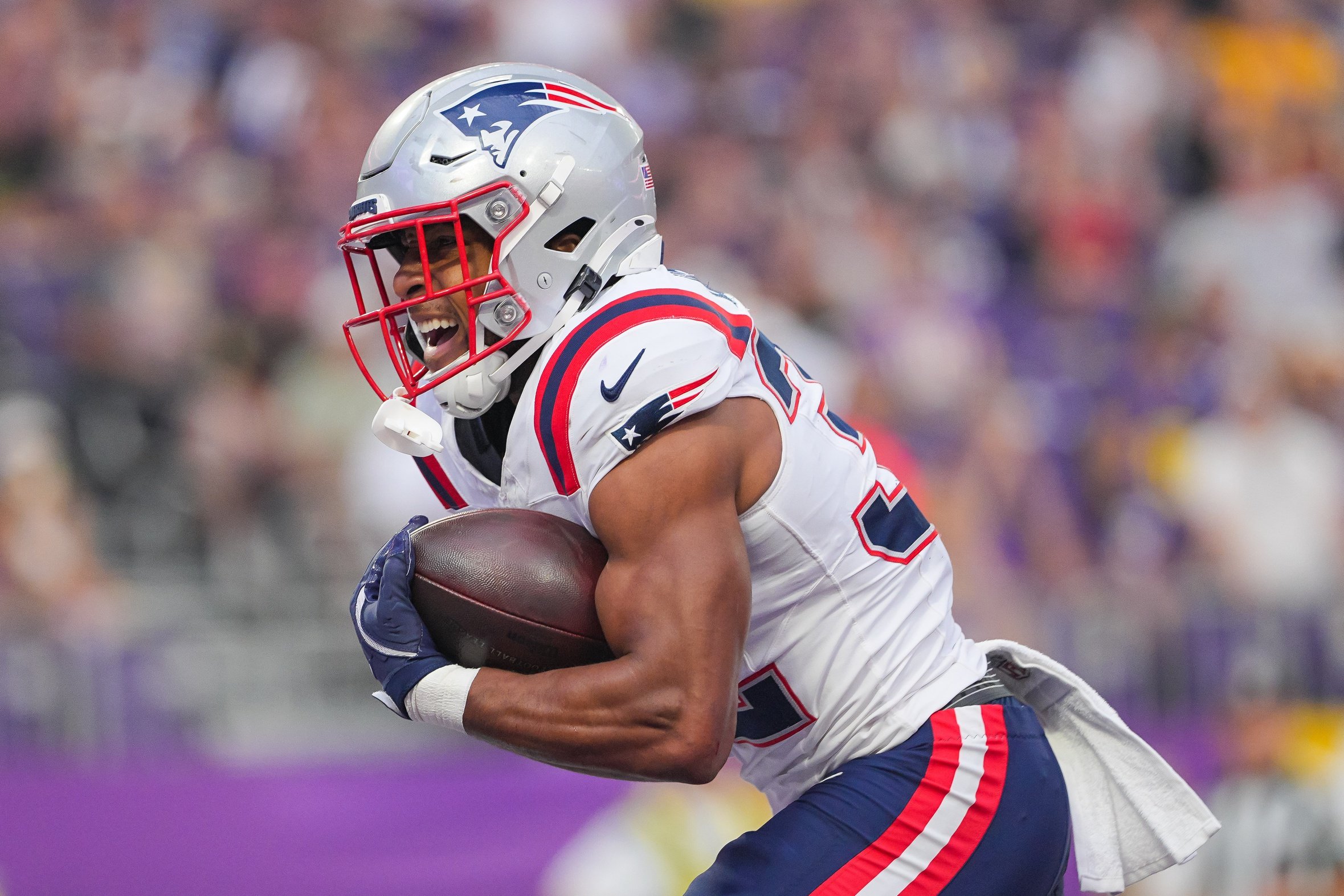 [⚠️ Suspicious Content] Aug 16, 2025; Minneapolis, Minnesota, USA; New England Patriots running back TreVeyon Henderson (32) celebrates his touchdown against the Minnesota Vikings in the first quarter at U.S. Bank Stadium. Mandatory Credit: Brad Rempel-Imagn Images