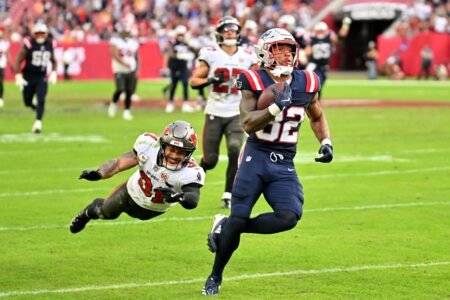 Patriots Win Seventh In A Row, Down Bucs 28-23 