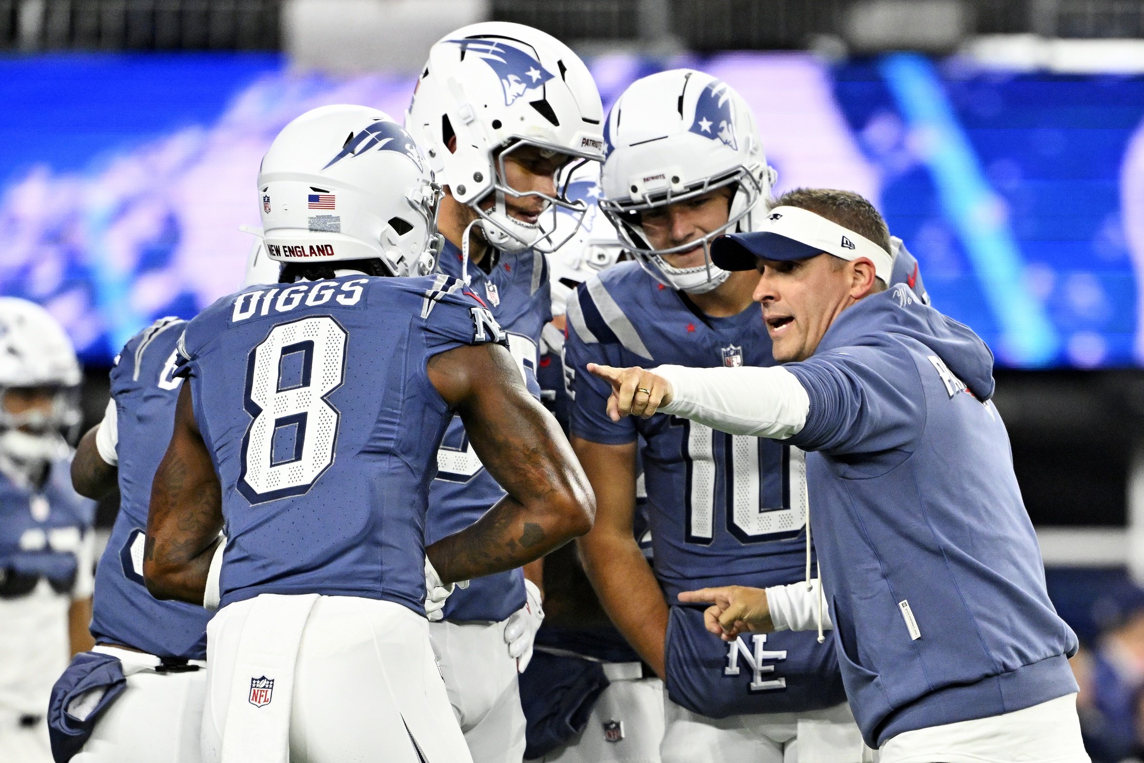 Nov 13, 2025; Foxborough, Massachusetts, USA; New England Patriots offensive coordinator Josh McDaniels huddles up before the game against the New York Jets at Gillette Stadium. Mandatory Credit: Eric Canha-Imagn Images