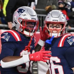 Patriots, Stevenson Hammer Dolphins 38-10, Finish 14-3, #2 Seed