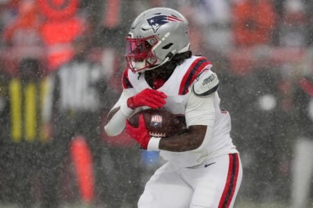 Vrabel Reveals Emotional Support for Rhamondre Stevenson After Father’s Passing