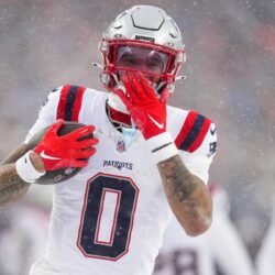 Patriots Beat Broncos/Snow 10-7 To Return To the Super Bowl