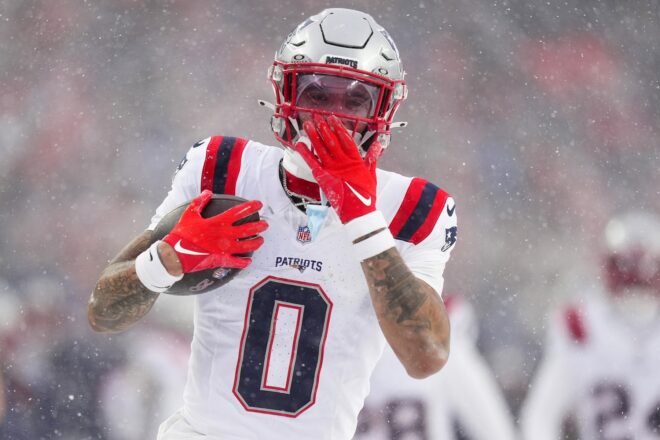 Patriots Beat Broncos/Snow 10-7 To Return To the Super Bowl