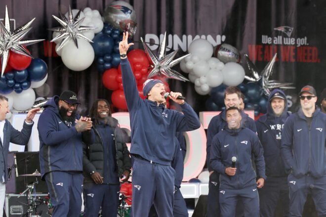 Monday Patriots Notebook 2/2: Fans Provided Quite the Send Off