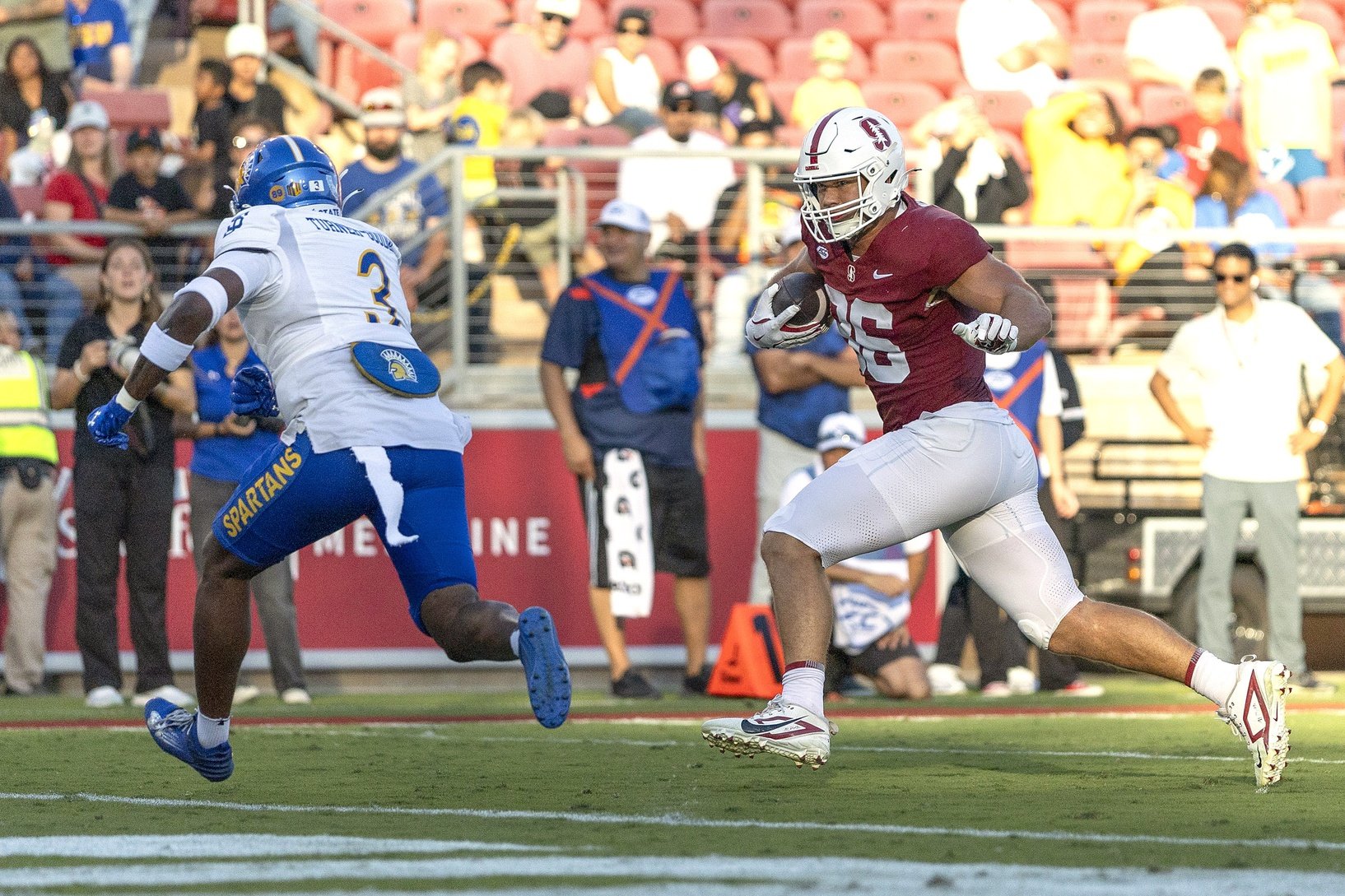 Sep 27, 2025; Stanford, California, USA;  Stanford Cardinal tight end Sam Roush (86) runs for a touchdown during the second quarter against San Jose State Spartans safety Larry Turner-Gooden (3) at Stanford Stadium. Mandatory Credit: Stan Szeto-Imagn Images