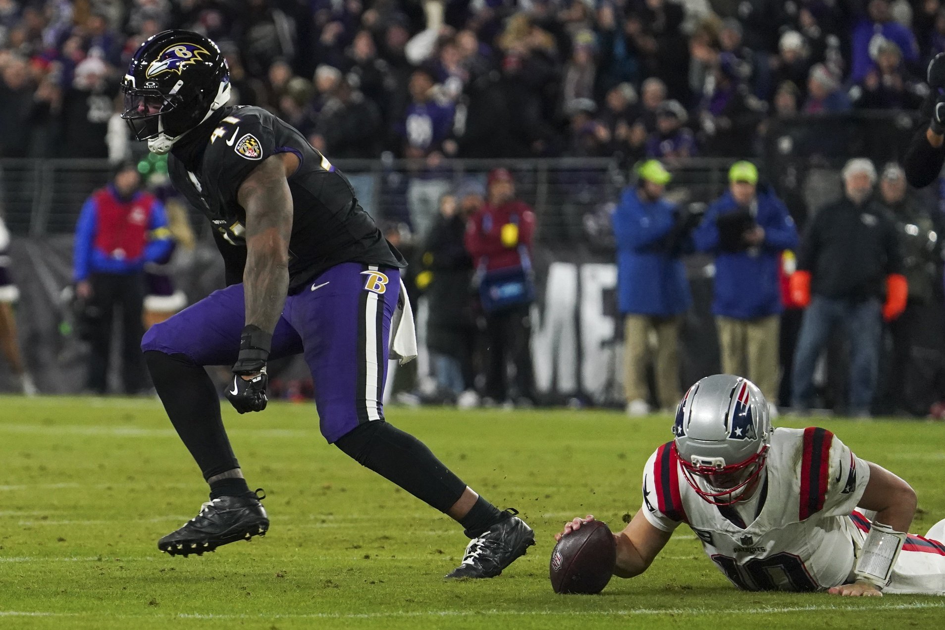 Dec 21, 2025; Baltimore, Maryland, USA;  Baltimore Ravens defensive end Dre'Mont Jones (41) celebrates sacking New England Patriots quarterback Drake Maye (10) during the first half of the game at M&T Bank Stadium. Mandatory Credit: James Lang-Imagn Images