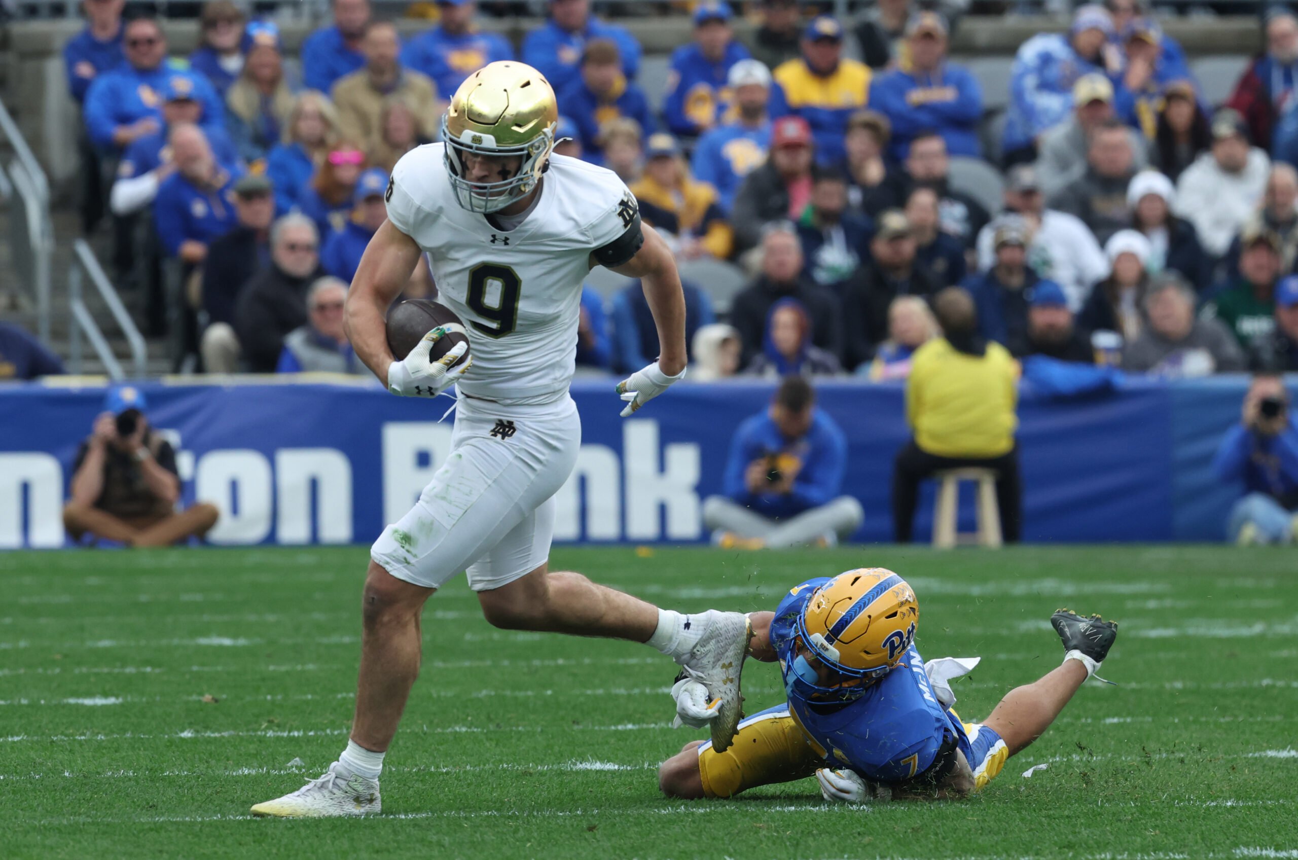 Nov 15, 2025; Pittsburgh, Pennsylvania, USA;  Notre Dame Fighting Irish tight end Eli Raridon (9) runs after a catch past Pittsburgh Panthers defensive back Javon McIntyre (7) during the second quarter at Acrisure Stadium. Mandatory Credit: Charles LeClaire-Imagn Images