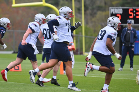 McDaniels Praises Rookie Caleb Lomu’s Versatility, ‘Awesome Kid’