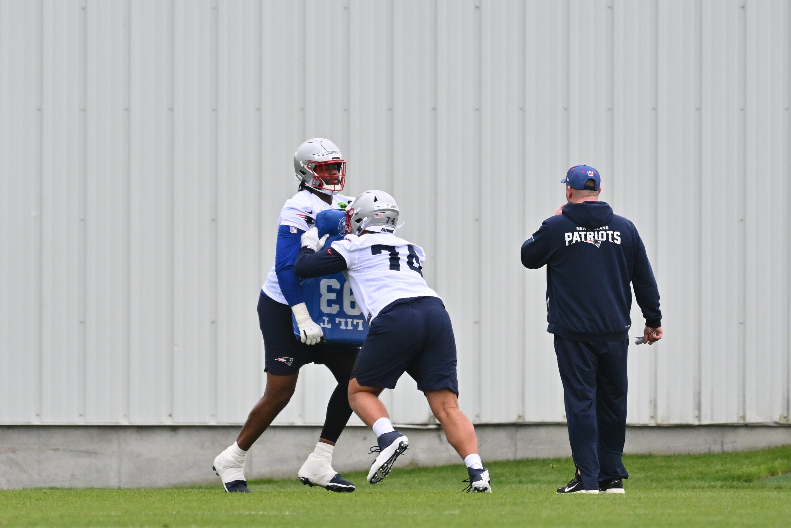 May 9, 2026; Foxborough, MA, USA; New England Patriots tackle Caleb Lomu (74) works on drills with tackle Dametrious Crownover (68) during the New England Patriots rookie camp at Gillette Stadium. Mandatory Credit: Eric Canha-Imagn Images